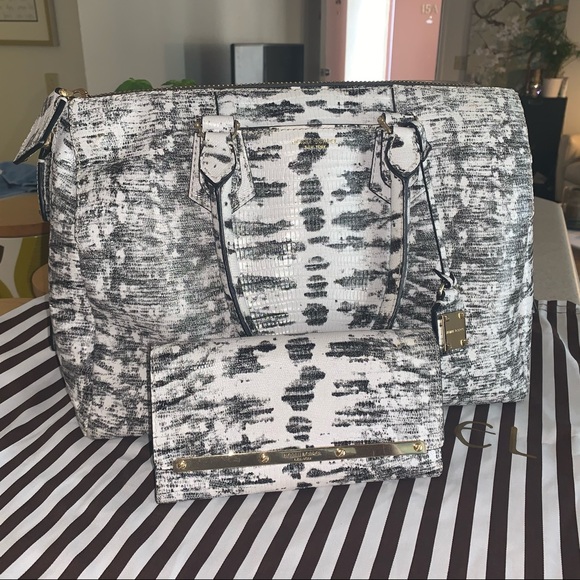 The CARLYLE LG satchel with matching wallet - Picture 2 of 12